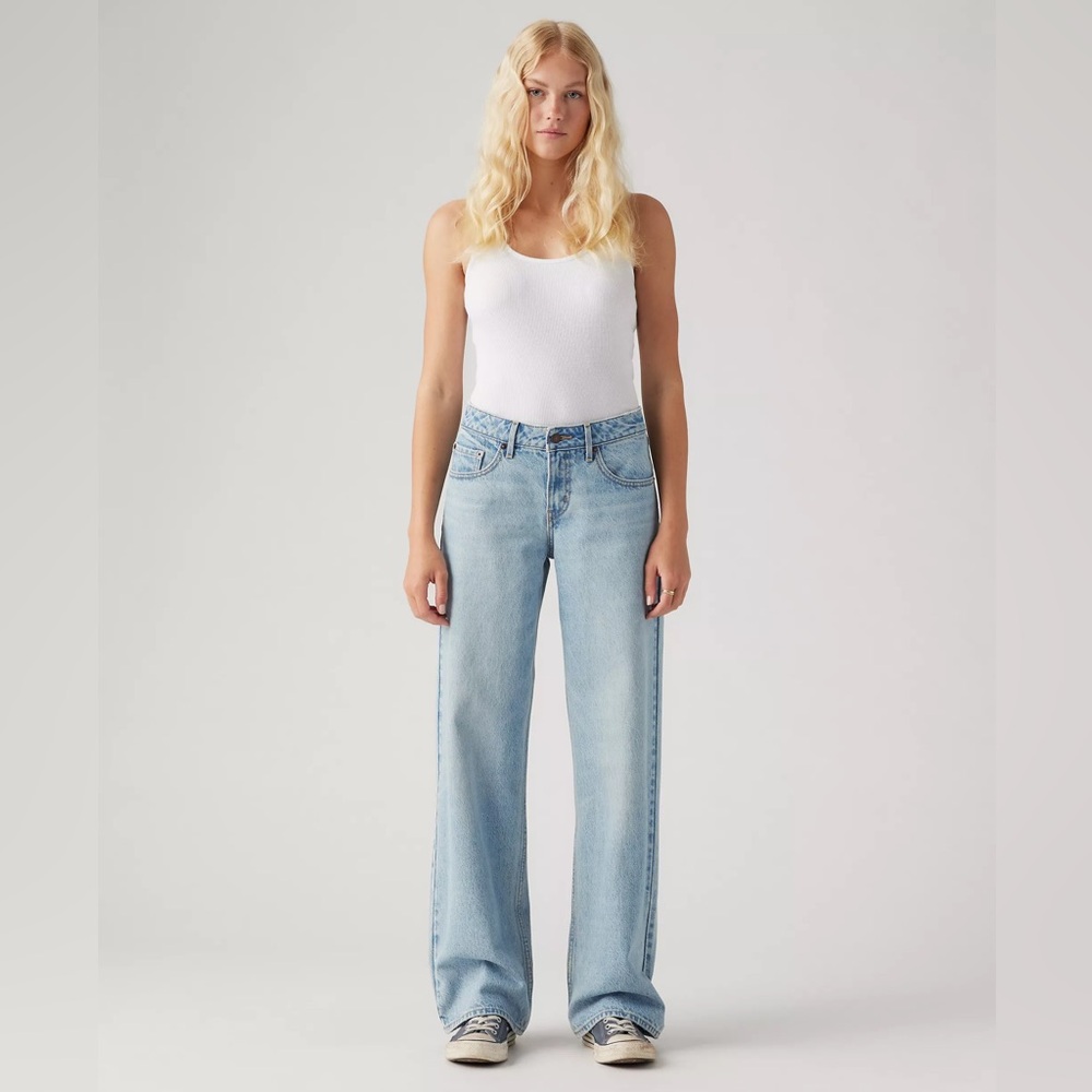 NWT Levi’s Low Loose Low Rise Jeans - Light wash - Size 27